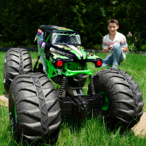 MONSTER JAM RC  MEGA GRAVE DIGGER