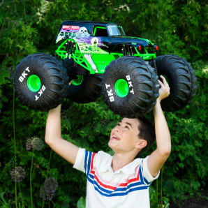 MONSTER JAM RC  MEGA GRAVE DIGGER