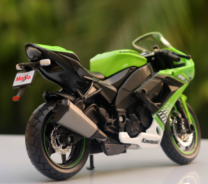 1:18 SPECIAL EDITION MOTORCYCLES WITH DISPLAY STAND - WINDOW BOX(Asstd)